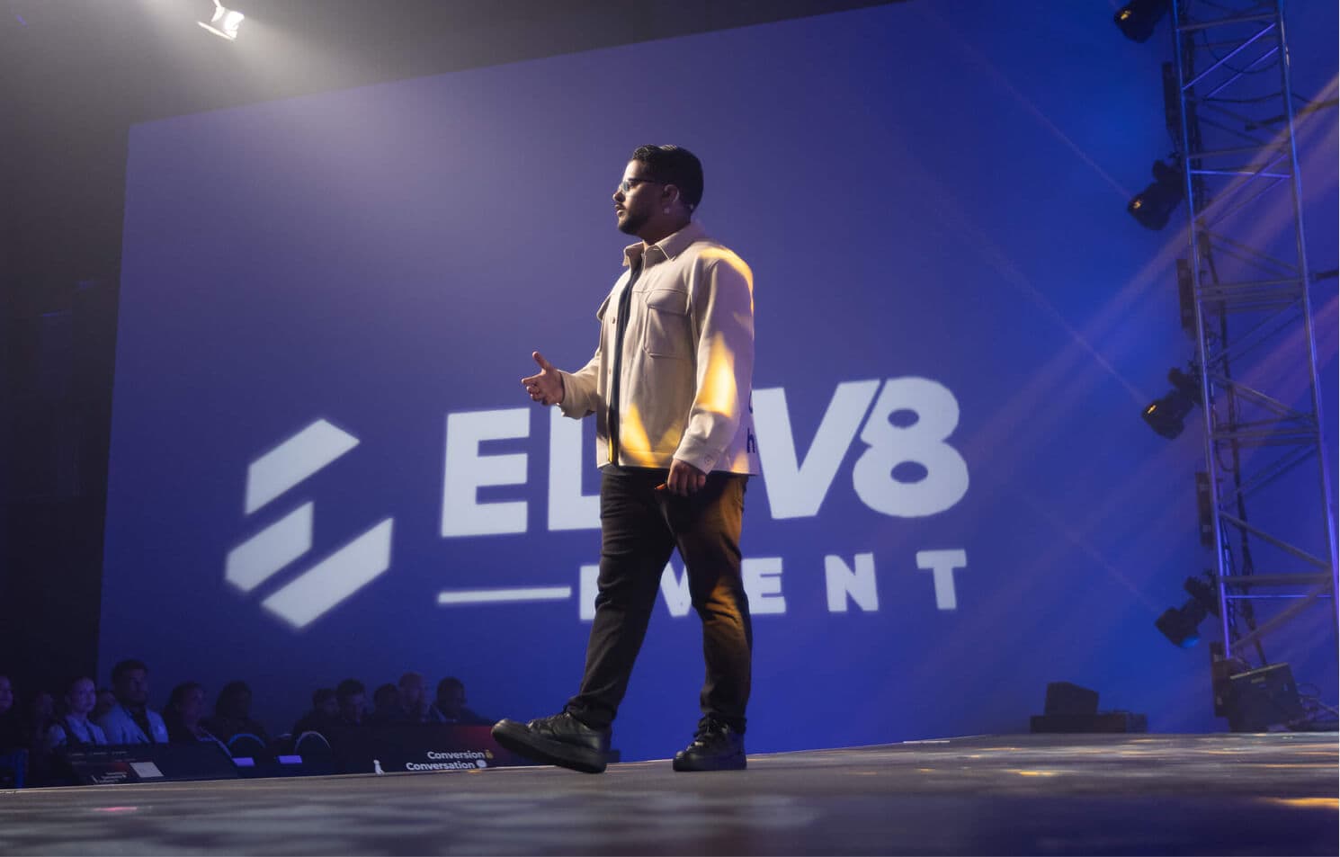 Gwen sur la scène de l'événement ELEV8